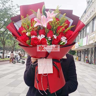 秦皇岛19朵红玫瑰百合，与你幸福前行